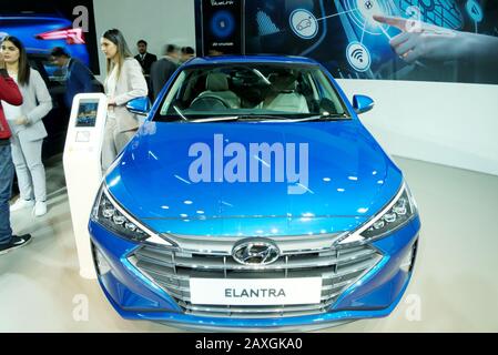 Greater NOIDA, INDIA – 7 FEBBRAIO 2020: Hyundai Elantra berlina è in mostra a Auto Expo 2020 a Greater Noida in India. Foto Stock