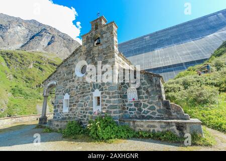 Cappella Saint-Jean alla Grande Dixence diga di giorno, Vallese, Svizzera Foto Stock