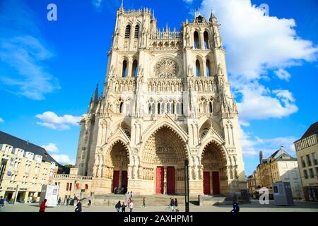 Amiens (Francia settentrionale): Cattedrale di Amiens, registrata come monumento storico nazionale (in francese "documento historique") Foto Stock