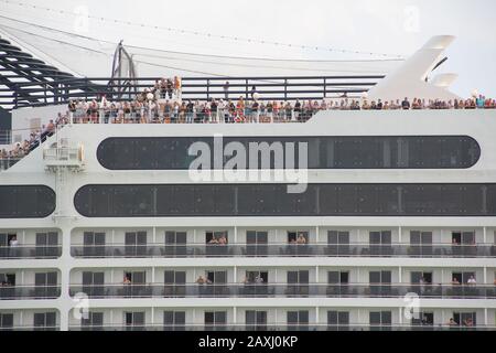 Una grande nave da crociera arriva al porto di Venezia. Italia. Tipo di nave. Primo piano. Foto Stock