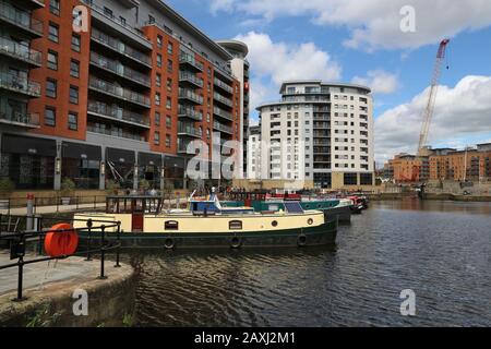 LEEDS, Regno Unito - 12 luglio 2016: Casa barche ormeggiate a Leeds, Regno Unito. Ci sono 15.000 persone che vivono nella casa di barche nel Regno Unito. Foto Stock