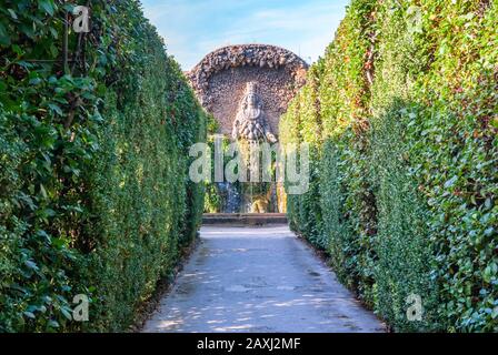 Famoso Giardino Rinascimentale Italiano. Giardini Di Tivoli. Parchi e alberi di Villa D'Este. Lazio, Italia Foto Stock