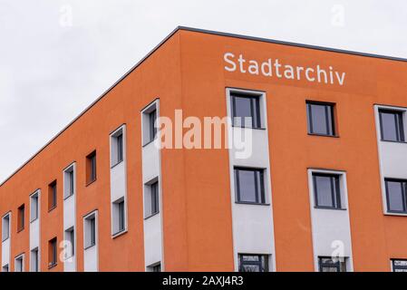 Magdeburg, Germania. 30th Gen 2020. Vista sulla facciata dell'Archivio della città di Magdeburg. Credito: Stephan Schulz/dpa-Zentralbild/ZB/dpa/Alamy Live News Foto Stock