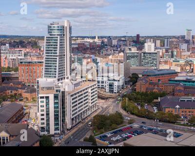 Edifici Skyscraper con droni aerei nel centro di Leeds, West Yorkshire, Regno Unito Foto Stock