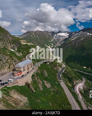 Vista aerea della montagna chiusa hotel Belvedere in Furka Pass, Svizzera Foto Stock