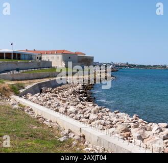 Sevastopol, Crimea - 3 luglio 2019. Konstantinovskaya Battery è il Museo della fortezza militare Foto Stock