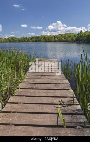 Molo Sul Lago Weßlinger See, Weßling, Fünfseenland, Alta Baviera, Baviera, Germania Meridionale, Germania, Europa Foto Stock