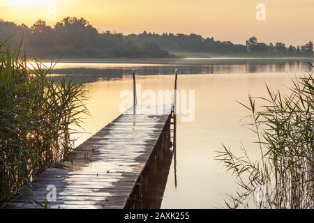 Molo Di Prien Al Lago Chiemsee, Chiemgau, Alta Baviera, Baviera, Germania Meridionale, Germania, Europa Foto Stock