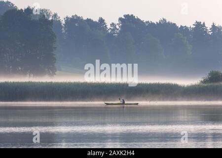 Vista sul lago Chiemsee da Prien, Chiemgau, alta Baviera, Baviera, Germania meridionale, Germania, Europa Foto Stock