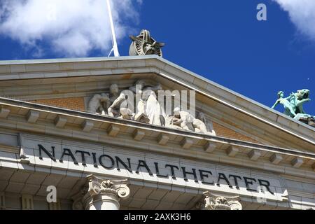 Oslo / Norvegia - 27 Giu 2012: Il Teatro Nazionale, Oslo, Norvegia Foto Stock