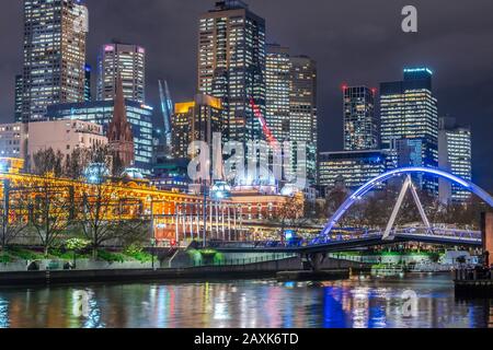 Melbourne, vista della città di notte, Australia, Victoria Province Foto Stock