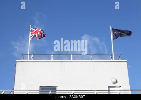 sandown Park racecourse, l'esterno durante il giorno, Esher, Surrey, Regno Unito - Febbraio 2020 Foto Stock