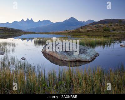 Aiguille d'Arves, Lac Guichard, col de la Croix de Fer, Rodano-Alpi, Savoia, Francia Foto Stock