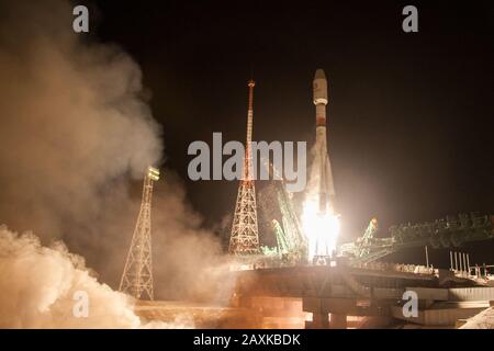 Baikonur COSMODROME - 7 Feb 2020 - il veicolo di lancio Soyuz-2.1b insieme ai satelliti di comunicazione OneWeb è stato lanciato con successo Foto Stock