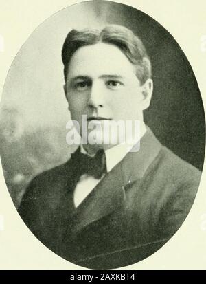 Record biografico; questo volume contiene bozzetti biografici dei principali cittadini di Houghton, Baraga e Marquette Counties, Michigan .. . s beeninged in agricoltura in Michigan, ed è ora nel suo 73rd anno. In politica heis un democratico. Sua moglie è nata in Ohio ed è figlia di GeorgePuffenburger, che è andato dalla Virginia all'Ohio in un primo giorno. Teseparents allevò una famiglia di cinque figli e cinque figlie. Il nostro soggetto è stato istruito nelle scuole pubbliche di Charlotte, Michigan, ed allora è entrato nell'ufficio di legge di H. F. Pennington, dove ha studiato per due anni e in 1885 è stato ammesso a th Foto Stock