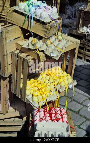 Austria, uova di Pasqua decorative sul tradizionale mercato di Pasqua a Vienna Foto Stock