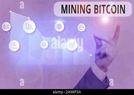 Segno di testo che mostra il Bitcoin minerario. Foto aziendale che mostra l'elaborazione delle transazioni nel sistema di valuta digitale Foto Stock