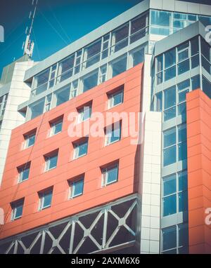 Facciata Moderno Edificio Rosso Moderno Sunny Day Foto Stock