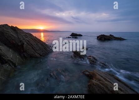 Alba a Hannafore in West Looe Cornovaglia Foto Stock