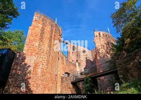 Castello di Montclair rovina sopra il Saar Loop vicino Mettlach, Saarland, Germania Foto Stock