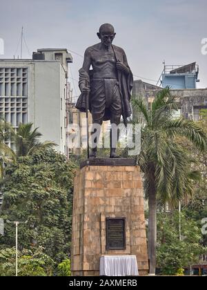 12 Feb 2020 Statua Bronze di Mahatma Gandhi ; Mohandas Karamchand Gandhi conosciuto anche come bapu (padre della nazione) a Sachvalaya ; Bombay Mumbai ; M. Foto Stock