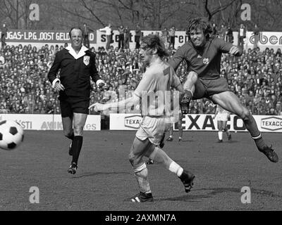 De Graafschap 0-0 Contro Ajax, Jan Mulder Duello 20 Aprile 1975 Foto Stock