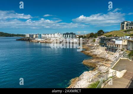 Vedute costiere a Plymouth Sound da Plymouth Hoe nel Devon, Inghilterra, Regno Unito. Foto Stock