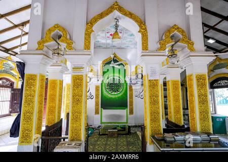 Kataragama, Sri Lanka - Gennaio 2020: Moschea UL-Khizr nel quartiere sacro di Kataragama il 19 gennaio 2020 a Kataragama, Sri Lanka. Foto Stock
