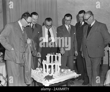 Raccolta / Archivio: Raccolta Foto Anfo Report / Serie: Jobs Metro Goldway Mayer (Otto Pezzi) Data: 22 Marzo 1952 Parole Chiave: Assegnazioni Setting Name: Mgm Foto Stock