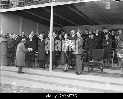 Raccolta / Archivio: Photo Collection Anefo Report / Series: Opening tree planting Data: 3 novembre 1947 Parole Chiave: Aperture, giorni di piantaggio alberi Foto Stock