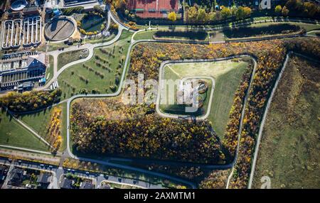 Foto aeree, Tiger & Turtle - Magic Mountain, luogo di interesse, installazione d'arte, ex discarica di rifiuti, Angerhausen, Duisburg, zona della Ruhr, North Rhine-W. Foto Stock