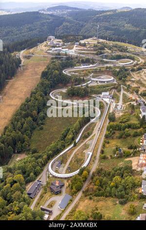 Riprese aeree, pista di bob Winterberg, arena di ghiaccio VELTINS Winterberg, Winterberg, Sauerland, Renania Settentrionale-Vestfalia, Germania Foto Stock