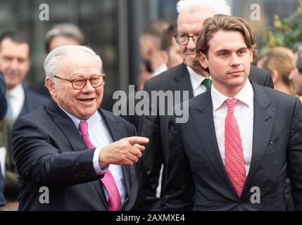 12 febbraio 2020, Baden-Wuerttemberg, Offenburg: Editore Hubert Burda (l) e suo figlio Jacob Burda (r) al gruppo dei media. L'editore Hubert Burda festeggia il suo 80th compleanno. Foto: Patrick Seeger/Dpa Foto Stock