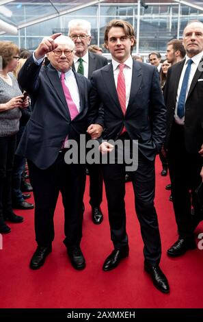 12 febbraio 2020, Baden-Wuerttemberg, Offenburg: Editore Hubert Burda (l), suo figlio Jacob Burda (r) e Winfried Kretschmannbei al gruppo dei media. L'editore Hubert Burda festeggia il suo 80th compleanno. Foto: Patrick Seeger/Dpa Foto Stock