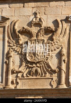 Aquila a doppia testa come eraldry a Toledo sulla Puerta de Bisagra in Spagna Foto Stock