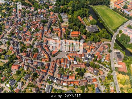 Foto aerea, panoramica castello casa Steinfurt, castello fossato, Mühlenstrasse, Werse, fiume, ponte Gräften, Drensteinfurt, Münsterland, Reno-W del Nord Foto Stock