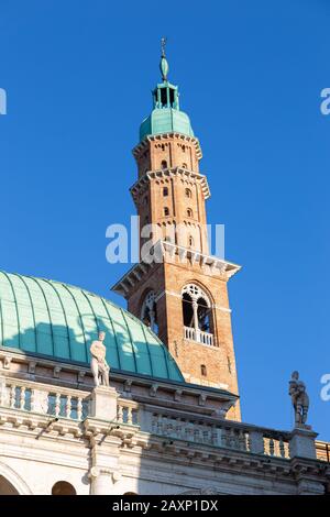 Veduta della Basilica Palladiana di Vicenza. La città di Palladio, dal nome dell'architetto che qui progettò la maggior parte delle sue opere Foto Stock