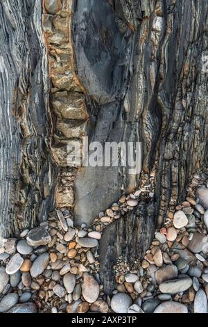 Ciottoli e struttura rocciosa a Costa Verde, Spagna, Playa del Silencio, Asturie, Spagna settentrionale, Foto Stock