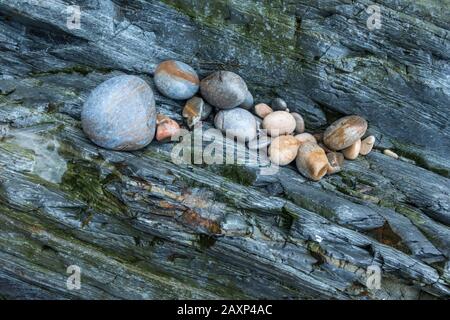 Ciottoli e struttura rocciosa a Costa Verde, Spagna, Playa del Silencio, Asturie, Spagna settentrionale, Foto Stock