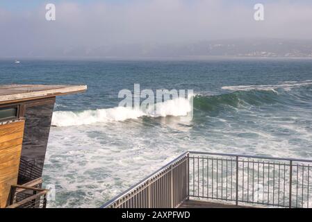 Inverno mattina costiera. La Jolla, California, Stati Uniti. La vista è dall'alto della baia di la Jolla. Foto Stock