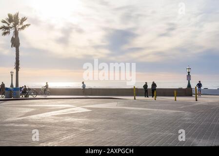 Scena costiera a Mission Beach prima del tramonto. San Diego, California, Stati Uniti. Foto Stock