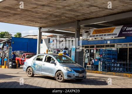 Stazione Gas Uno, Granada, Nicaragua Foto Stock