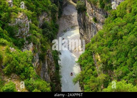 Gommoni Sul Fiume Osum, Osum Canyon, Osum Canyon, Skrapar, Qark Berat, Albania Foto Stock