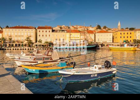 Barche nel porto, Lussinpiccolo, Lussinpiccolo, Golfo del Quarnero, Croazia Foto Stock
