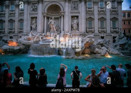 Fontana Di Trevi, Roma, Notte D'Italia Foto Stock