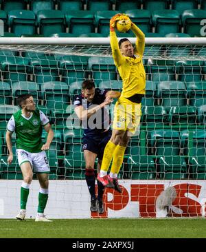 Scottish Premiership - Hibernian Contro Ross County. Easter Road Stadium, Edimburgo, Midlothian, Regno Unito. 12th Feb, 2020. Spettacoli in PIC: HibsÕ portiere israeliano, Ofir Marciano, si riunisce durante la 2nd metà mentre Hibs ospita Ross County nella Scottish Premiership allo Easter Road Stadium, Edimburgo. Merito: Ian Jacobs/Alamy Live News Foto Stock