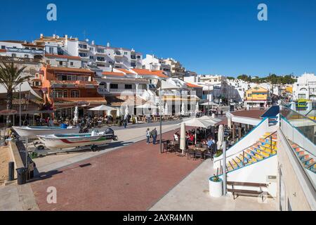 Piazza principale di Carvoeiro, Algarve, Faro distretto, Portogallo Foto Stock