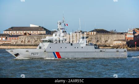 La nave da pattuglia della Marina Francese (Marine Nationale), FS Cormoran (P677), nel Solent dopo aver lasciato Portsmouth, UK, il 12th febbraio 2020. Foto Stock