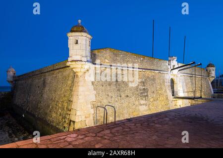 Forte Forte da Ponta da Bandeira in serata, Lagos, Algarve, Faro distretto, Portogallo Foto Stock