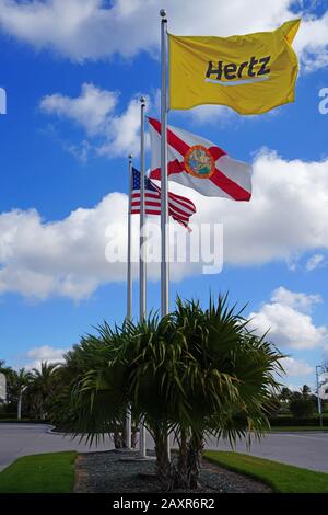 Estero, FL -30 GEN 2020 - Vista esterna della sede centrale della Hertz Corporation con sede in Florida, una società di noleggio auto americana che possiede anche t Foto Stock